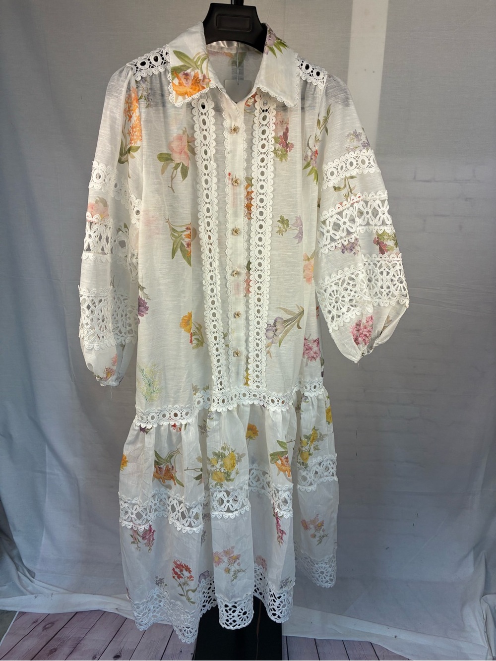 NWT Beautiful Floral Gauze and Lace Dress Flower Buttons S - Picture 2 of 13